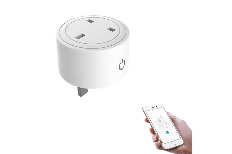 Tuya Smart Adaptor Plug 13Amp Load 3120W WIFI APP Robots Cyprus Nicosia Limassol Famagusta Paphos Larnaca hand